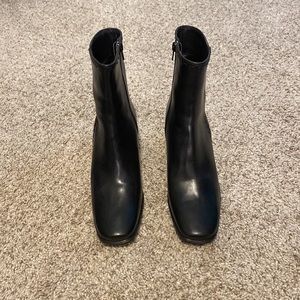 Brand-new Sesto Meucci Size 9 Black Leather Booties